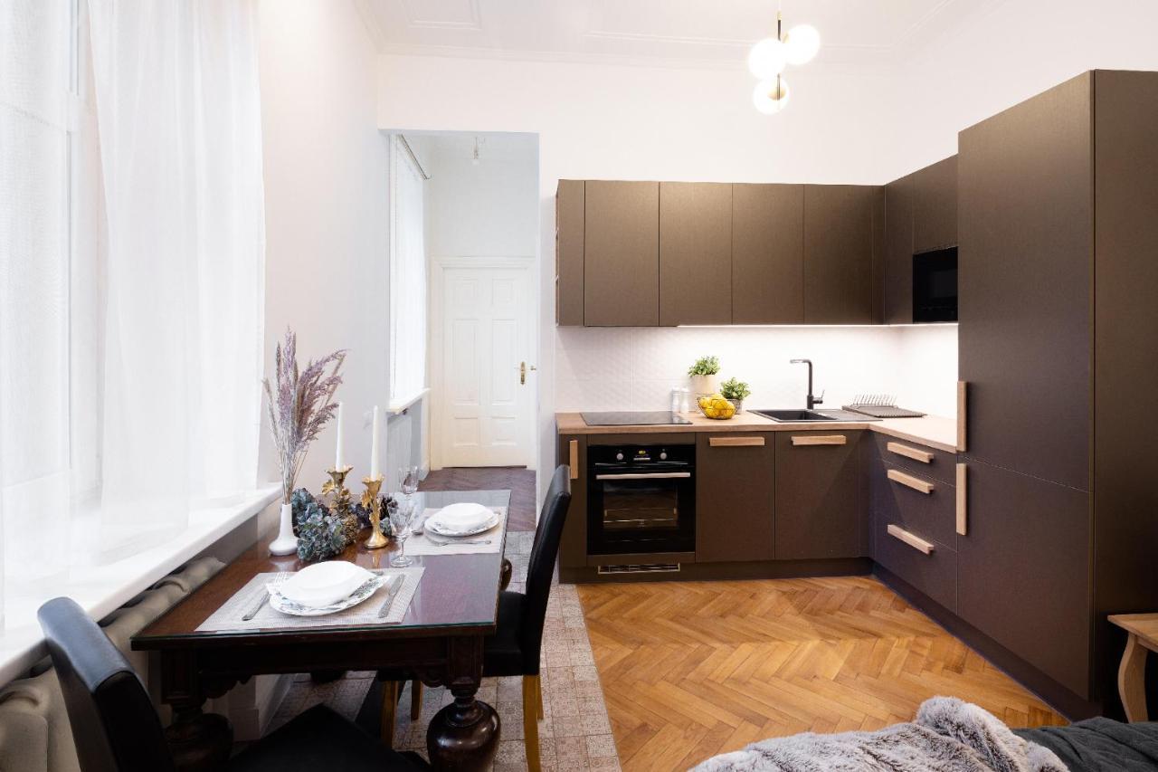 Brivibas House Design Apartments In City Center Riga Kültér fotó